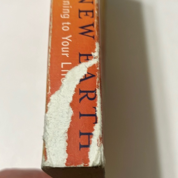 Book - A New Earth Awakening to Your Life’s Purpose by Eckhart Tolle - 2005 - Picture 4 of 11